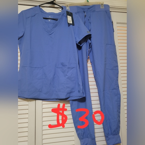 Med Couture Other - Scrub set